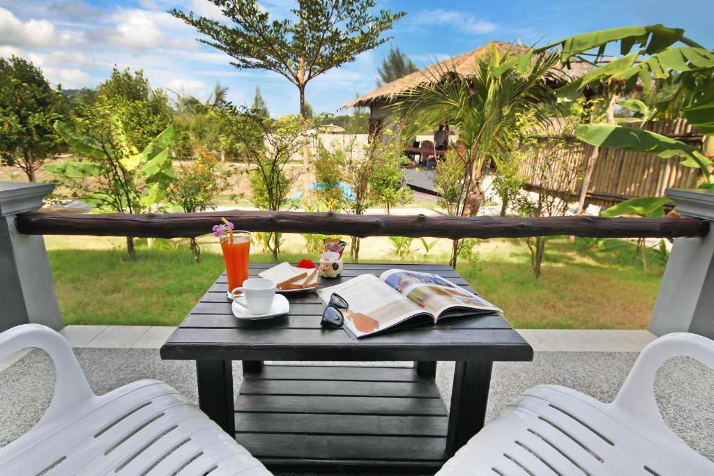 The Villa Laemhin Lagoon Resort Phuket Room photo