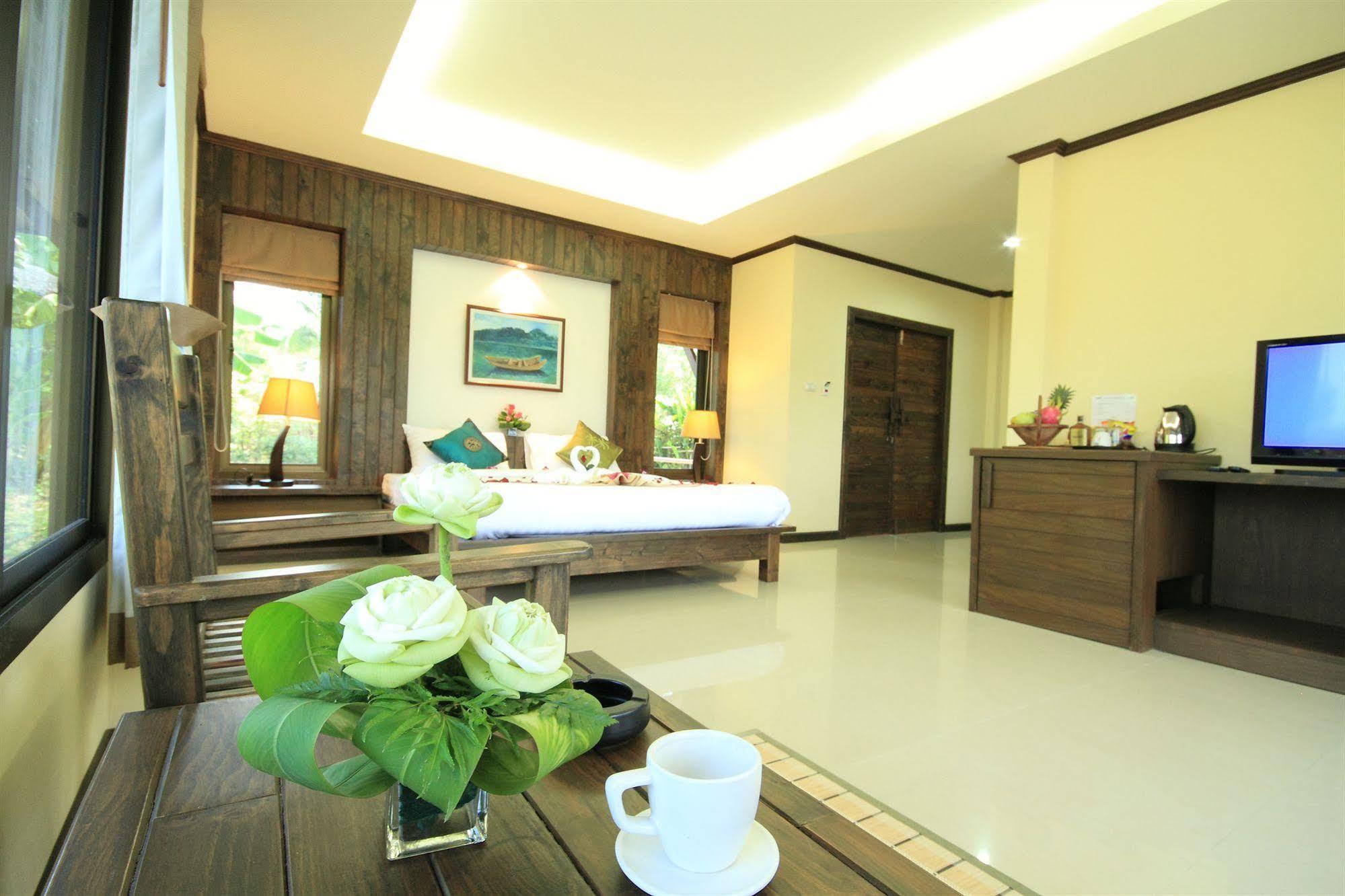 The Villa Laemhin Lagoon Resort Phuket Exterior photo